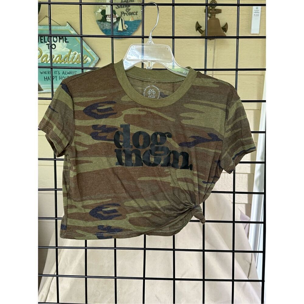 Dog Mom Camouflage‎ Cropped t-shirt sz small
